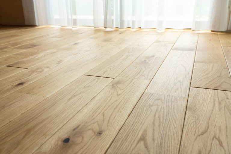 無垢材の床は魅力的だけど、手入れが大変そう…